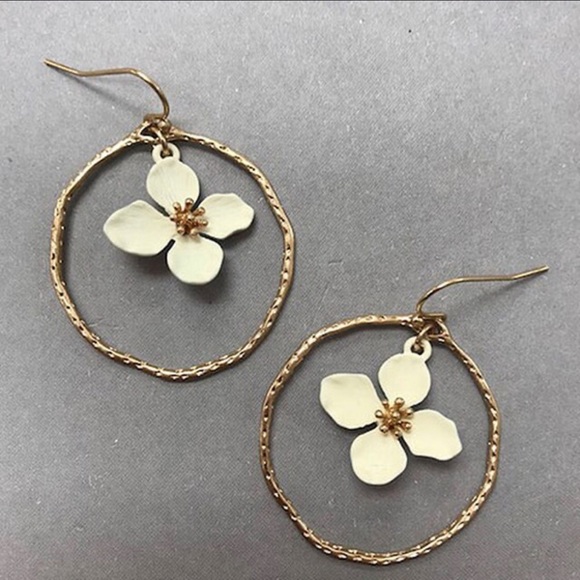 Pretty Flower In Hoop Earrings,Boutique-NWT - Picture 2 of 5